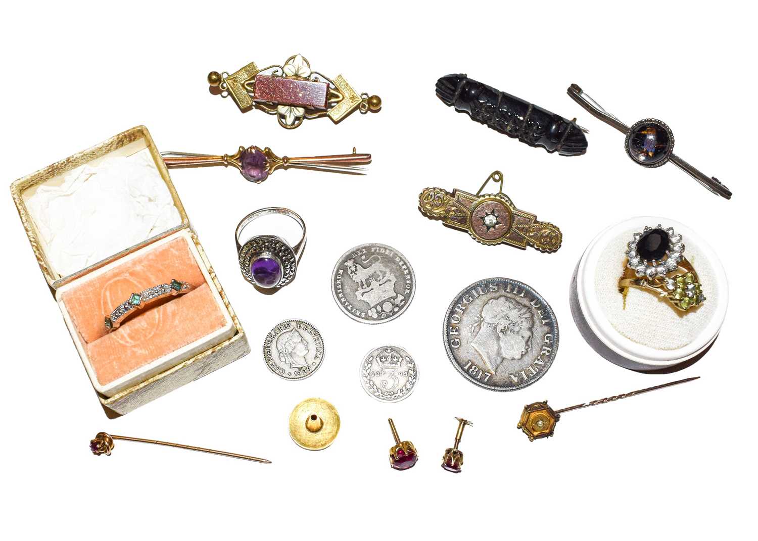 Lot 147 - A collection of jewellery including two 9...