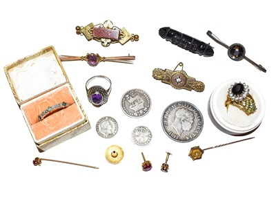 Lot 147 - A collection of jewellery including two 9...
