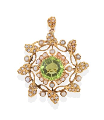 Lot 2318 - A Peridot and Split Pearl Brooch/Pendant