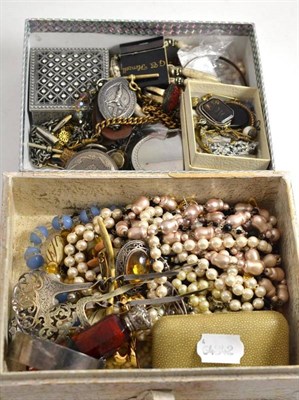 Lot 458 - A quantity of silver, white metal and costume jewellery including beads, brooches, pocket...