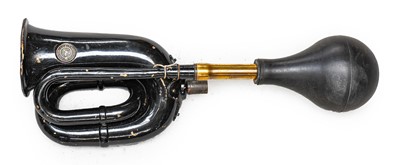 Lot 24 - An Edwardian Double-Twist Bulb Horn, made in...