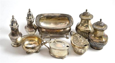 Lot 463 - Two pairs of silver pepperettes, two mustards, salt and small jug (8)