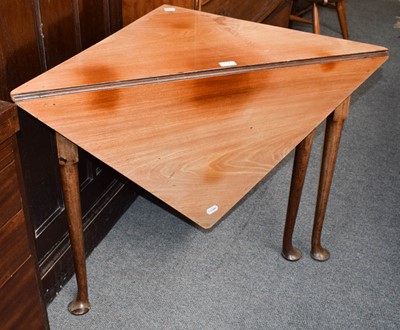 Lot 479 - A Georgian mahogany corner dropleaf table on...