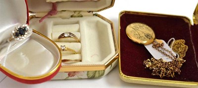 Lot 486 - Four assorted dress rings