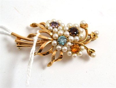 Lot 501 - Floral spray brooch