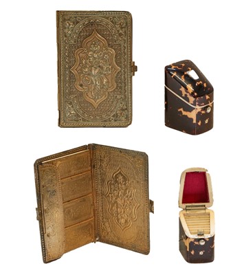Lot 330 - Two needle holders, including a tortoiseshell...