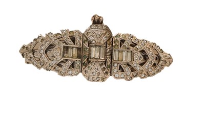 Lot 375 - A Scent-Bottle cum Brooch, in the form of an...