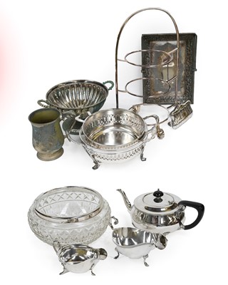 Lot 269 - A George V silver sauceboat and a collection...