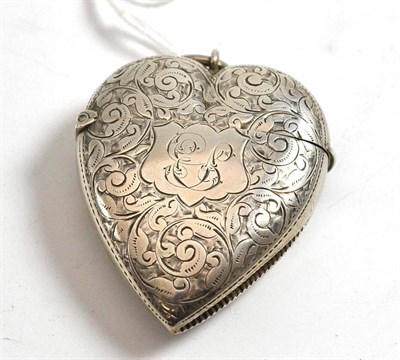 Lot 518 - A Victorian silver heart shaped vesta case