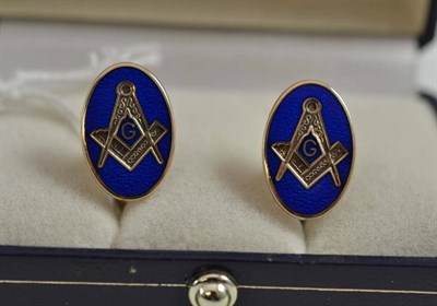 Lot 520 - A pair of 9ct gold and enamel Masonic cufflinks