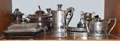 Lot 141 - A quantity of silver plated items including a...