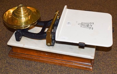 Lot 139 - A set of Victorian Avery shop scales and weights