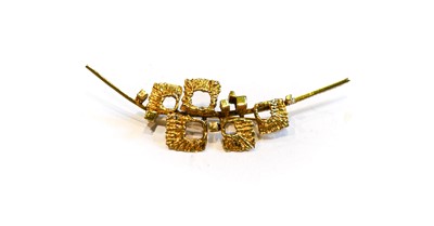 Lot 182 - A 9 carat gold abstract brooch, length 6.0cm