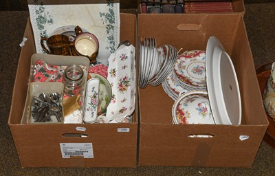 Lot 298 - A Shelley Sheraton pattern part dinner service,...