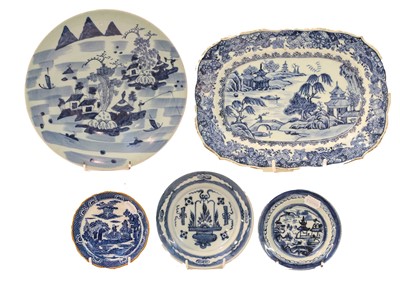 Lot 340 - An early 19th century Chinese blue and white...