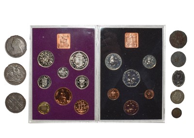 Lot 150 - A Royal Mint set of 1970 coinage; a Royal Mint...