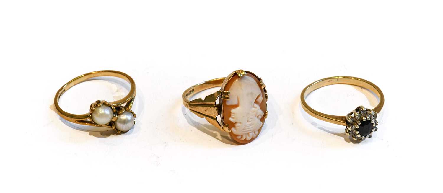 Lot 162 - A 9 carat gold cameo ring, finger size P1/2 (a....