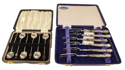 Lot 414 - A Collection of Assorted Silver, including: a...