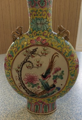 Lot 6 - A group of Oriental ceramics including a...