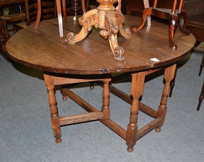 Lot 671 - 17th century oak drop leaf table