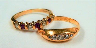 Lot 55 - An 18 carat gold diamond five stone ring,...