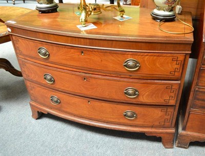 Lot 689 - A Regency mahogany bow fronted chest of drawers