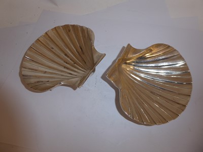 Lot 2262 - ^ A pair of George IV silver butter-shells