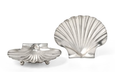 Lot 2262 - ^ A pair of George IV silver butter-shells