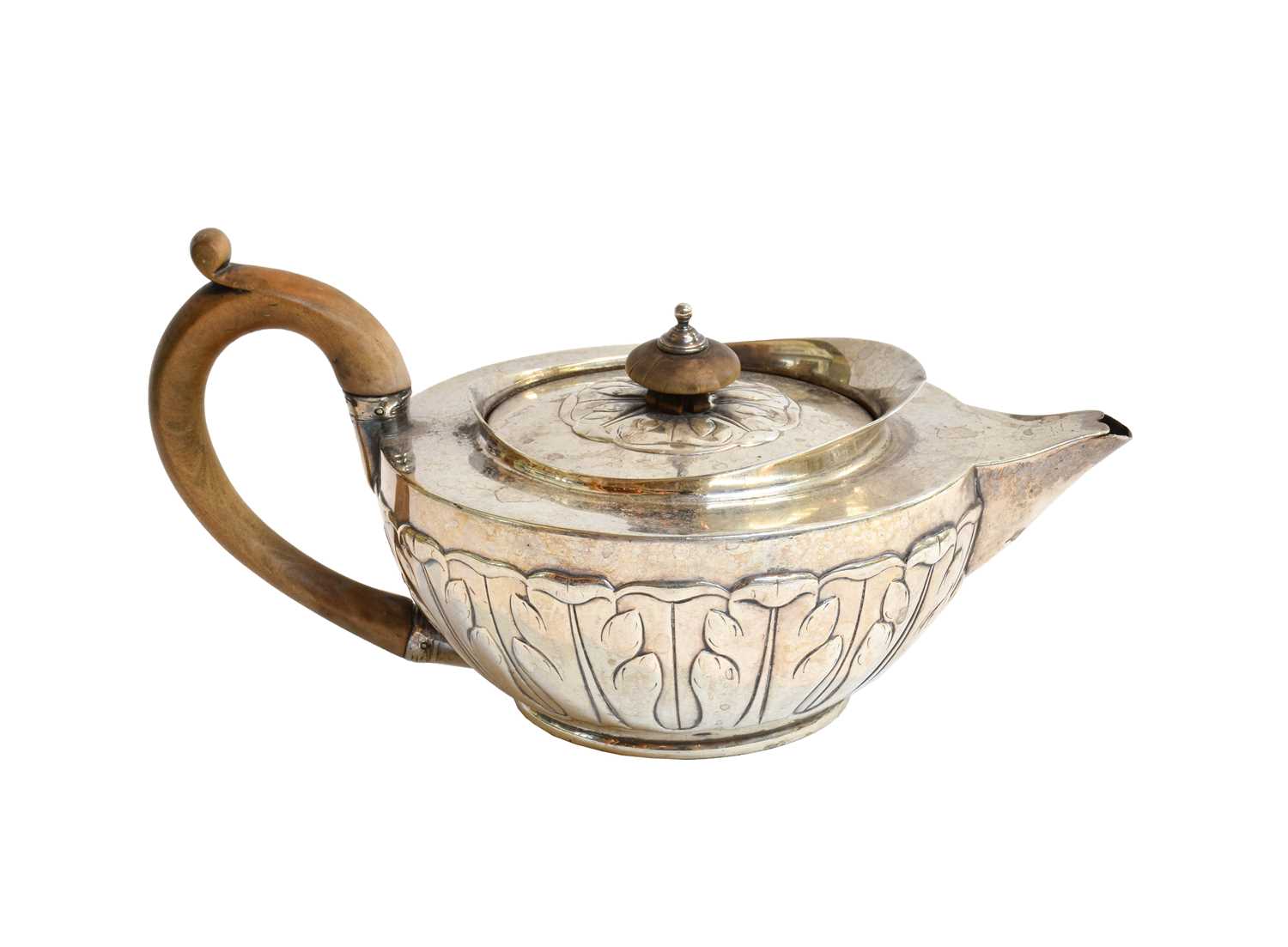 Lot 28 - A George III silver teapot, by John Robins,...