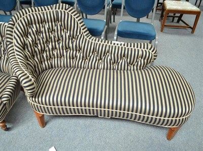 Lot 708 - Small modern chaise longue