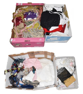 Lot 1032 - Assorted costume accessories and haberdashery,...