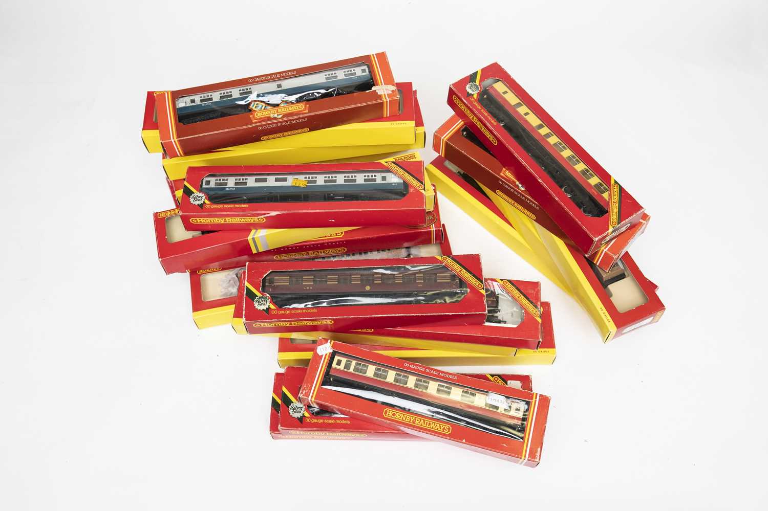 Lot 3275 - Hornby OO Gauge Coaches