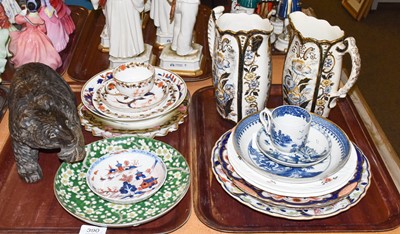 Lot 10 - A small collection of Lowestoft porcelain...