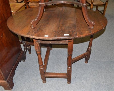 Lot 771 - An 18th century oak gateleg table