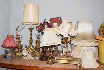 Lot 441 - A quantity of assorted decorative table lamps,...