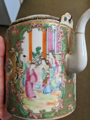 Lot 123 - A 20th century Cantonese famille rose punch...