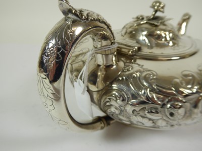 Lot 2089 - A Victorian Silver Teapot
