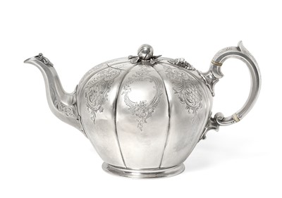 Lot 2088 - A Victorian Silver Teapot