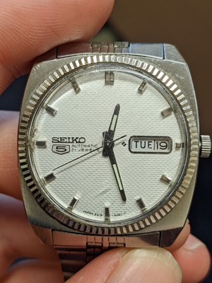 Lot 259 - A Seiko 5 automatic day/date wristwatch signed...