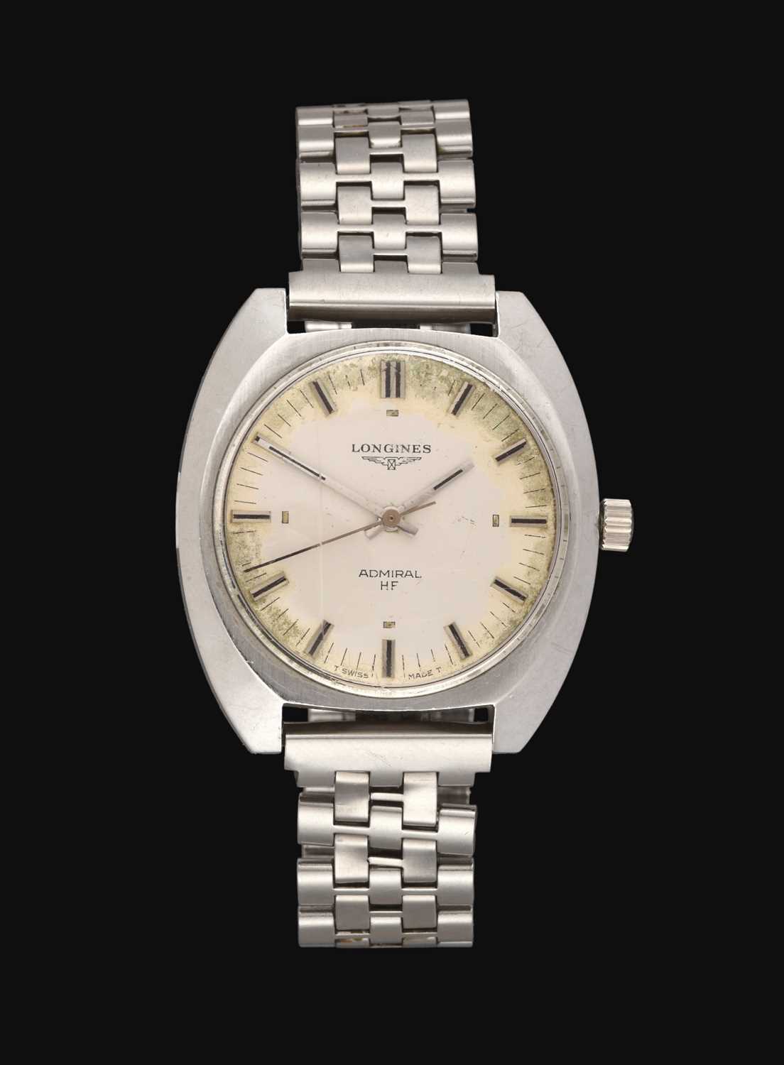 Lot 2221 - A Stainless Steel Centre Seconds Wristwatch