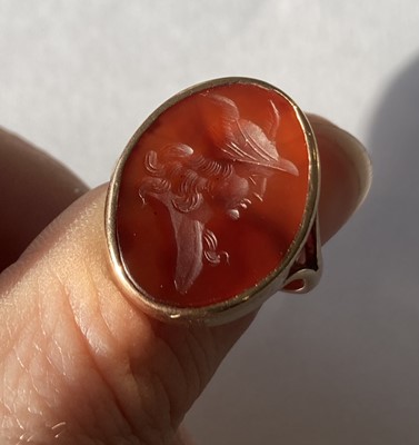 Lot 288 - A cornelian intaglio ring, finger size P