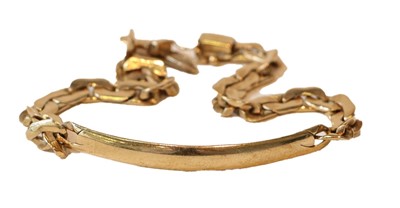 Lot 267 - A 9 carat gold bracelet, length 20.5cm (a.f.)