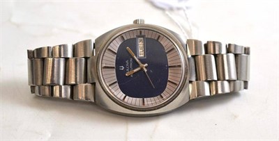Lot 16 - A stainless steel Bulova Accutron wristwatch