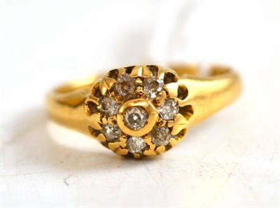 Lot 26 - An 18ct gold diamond cluster ring