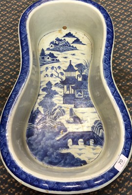 Lot 70 - A Chinese Porcelain Bidet, Jiaqing, of waisted...