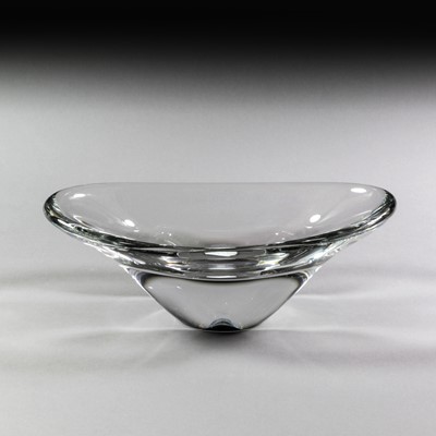 Lot 242 - A Daum Clear Glass Bowl, signed Daum Nancy...