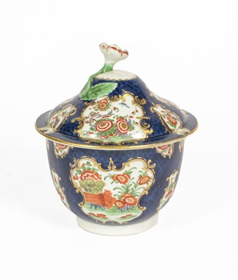 Lot 208 - A Worcester Porcelain Sucrier and Cover, circa...
