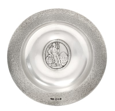 Lot 313 - An Elizabeth II Silver Dish, by Christopher...