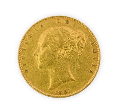 Lot 84 - Victoria, Sovereign, 1847, first young head...