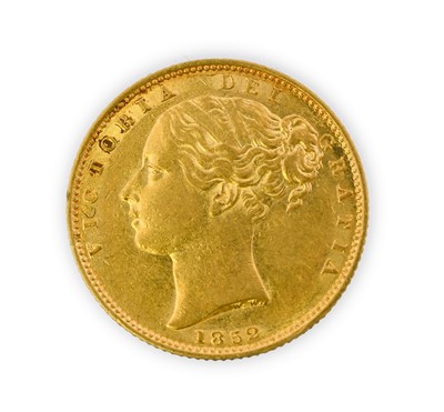 Lot 88 - Victoria, Sovereign, 1852, second young head...
